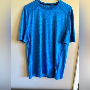Mens light blue dri power Russell shirt size medium great condition no flaws